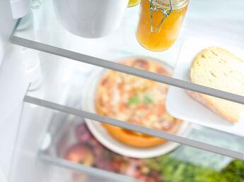 ����������� LIEBHERR CUe 3331-26 001 SmartFrost, �����, 181�55 ��, 4 �����, ����� ��� �������