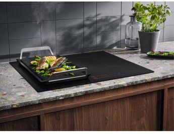 Варочная панель Electrolux EIS62453IZ индукционная, 700 SenseBoil SaphirMatt, слайдер, bridge