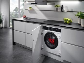    AEG L8FBE48SCI PowerCare 8000, 8 , 1400 /, Wi-Fi