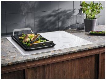 Варочная панель Electrolux LIV63431BW Bridge 600, белая, индукционная, Hob2Hood